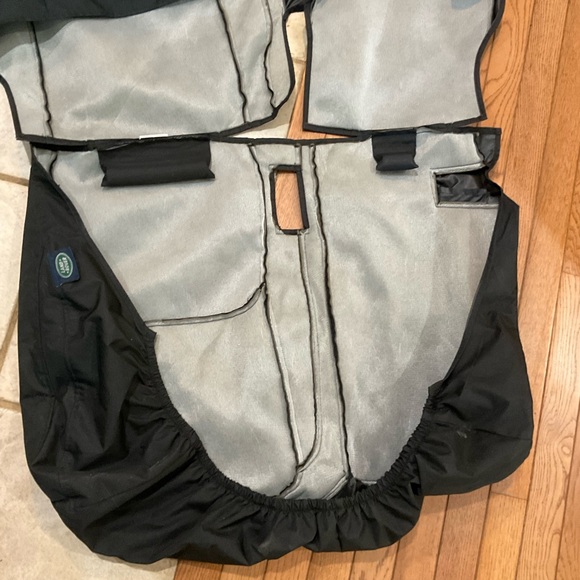 Range Rover Land Rover 2018-2022 Black/Ebony Waterproof Rear Seat Cover Like New - Picture 9 of 16
